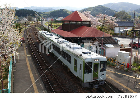 Hachiko Line Kiha 110 arriving at Myokaku Station Hachiko Line Kiha 110 arriving at Myokaku Station 78392657