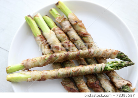 五花肉裹上鮮嫩多汁的北海道綠蘆筍 78395587
