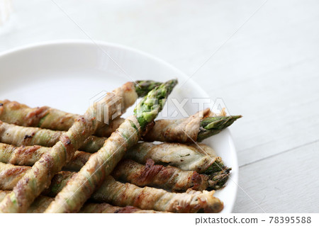 五花肉裹上鮮嫩多汁的北海道綠蘆筍 78395588