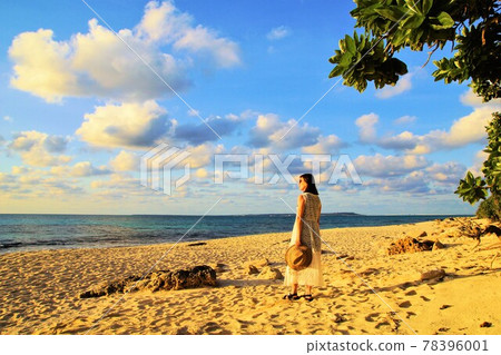 One woman on the sea at tropical resort 78396001