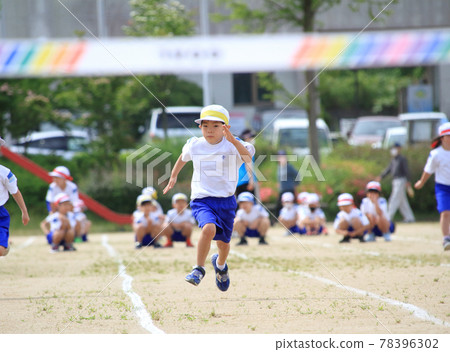 Elementary school athletic meet, first grade 60m race 78396302