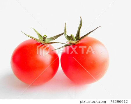 兩個西紅柿和西紅柿 78396612