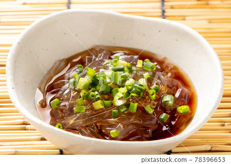 Tokoroten。夏季圖像與竹百葉窗。 Tokoroten。夏季圖像與竹百葉窗。 78396653