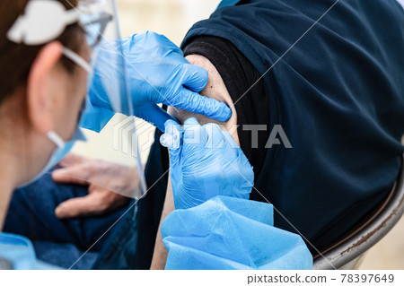 Mass corona vaccination intramuscular injection Construction of herd immunity Mass corona vaccination intramuscular injection Construction of herd immunity 78397649