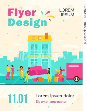 Couple moving out house and giving key to agent 78398032