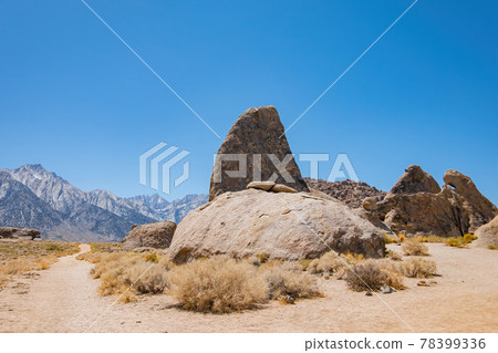 Fish fin like rock in the Mobius Arch Loop 78399336