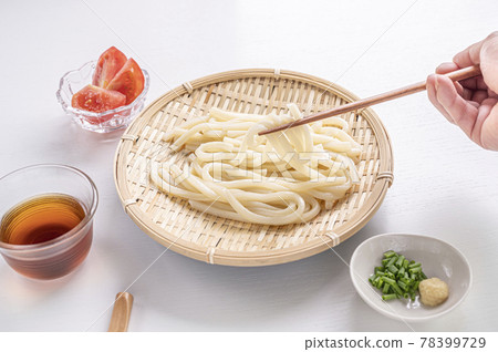 Eat refreshing zaru udon in summer Eat refreshing zaru udon in summer 78399729
