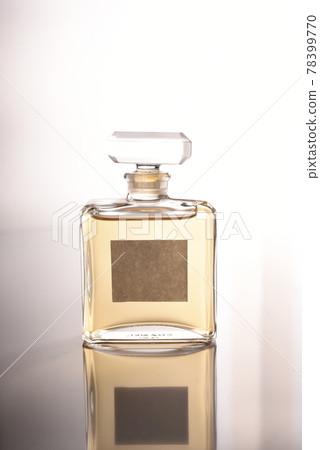 Perfume bottle Perfume bottle 78399770