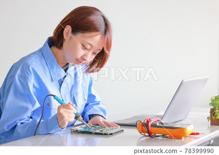 Engineer fixing board solder 78399990