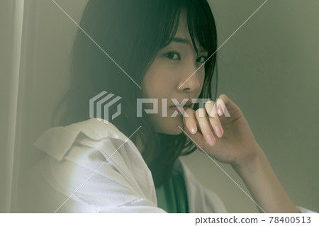 一個患有疾病的女人 一個患有疾病的女人 78400513