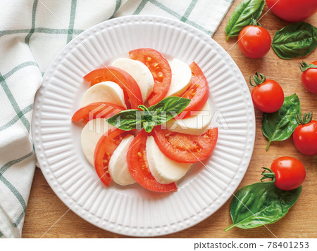 Caprese（番茄和馬蘇里拉奶酪沙拉） 78401253
