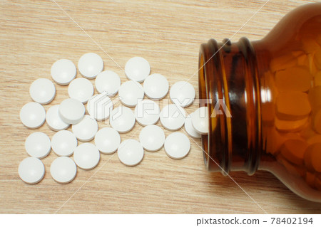 Tablets taken out of the medicine bottle Tablets taken out of the medicine bottle 78402194