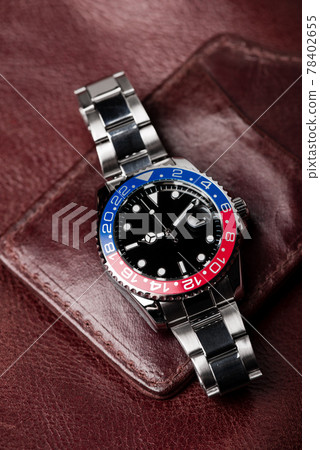 formal luxury men wristwatch with blue-red bezel 78402655