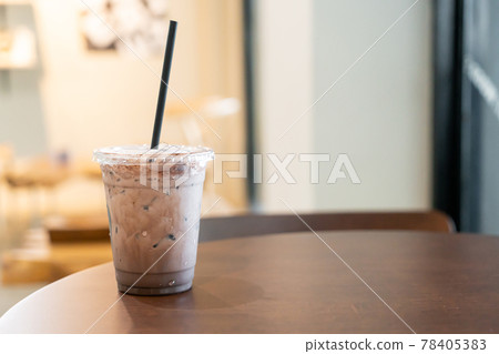 iced chocolate milkshake 78405383