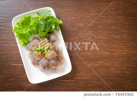 Steamed Tapioca Dumplings with Pork 78405902