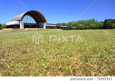 大館能代機場周邊的Fureai Ryokuchi Center House / Stage Building 大館能代機場周邊的Fureai Ryokuchi Center House / Stage Building 78405941