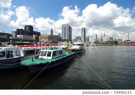 Pleasure boat on Yokohama Port coastal street 78406231