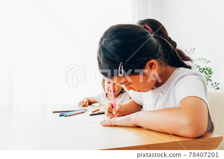 Children studying with mom Children studying with mom 78407201
