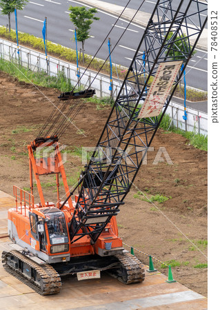 施工現場起重機，禁止進入，不要在懸掛負載下，履帶起重機 78408512