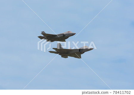 US Air Force F-22 & F-35A formation flight 78411702