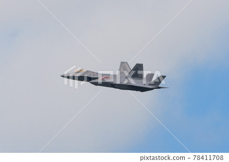 美國空軍 F-22 和 F-35A 編隊飛行 美國空軍 F-22 和 F-35A 編隊飛行 78411708