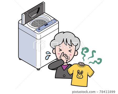 一位老婦人因為洗過的 T 卹散發出難聞的氣味而惹上麻煩 78411899