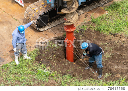Construction site foundation work, auger screw advance excavation, second position confirmation 78412368