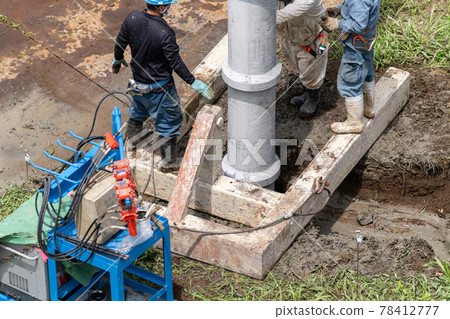 施工現場 樁基工程 摩擦樁施工 03 下樁 施工現場 樁基工程 摩擦樁施工 03 下樁 78412777