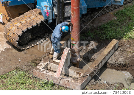 施工現場 樁基工程 摩擦樁施工 上樁 12 高度確認 78413068