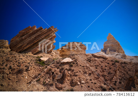 Panorama view to Plateau Ustyurt from the edge of Aral sea at Duana cape, Karakalpakstan, Uzbekistan 78413612