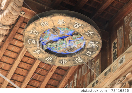 四國參拜第35寺“清瀧寺”正殿天花板上的生肖裝飾 四國參拜第35寺“清瀧寺”正殿天花板上的生肖裝飾 78416836