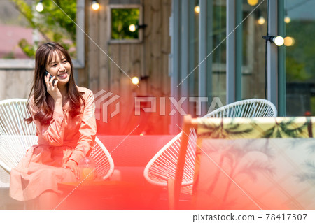 生活方式 辦公室職員 年輕女子 生活方式 辦公室職員 年輕女子 78417307