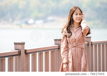 lifestyle office worker rest young woman 78417443