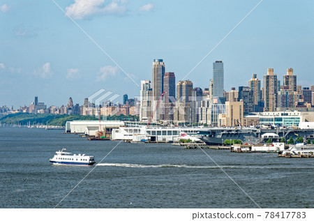 Sail on Hudson river with Manhattan in the background Sail on Hudson river with Manhattan in the background 78417783
