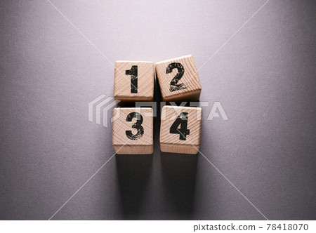 Nambers Word with Wooden Cubes 78418070