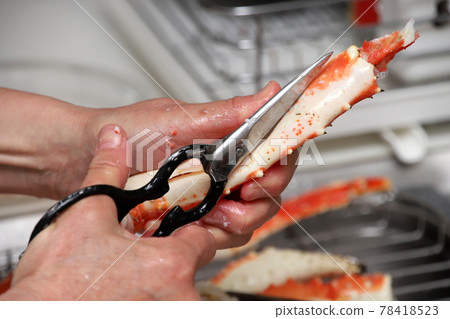 King crab cooking 78418523