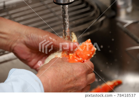 King crab cooking King crab cooking 78418537