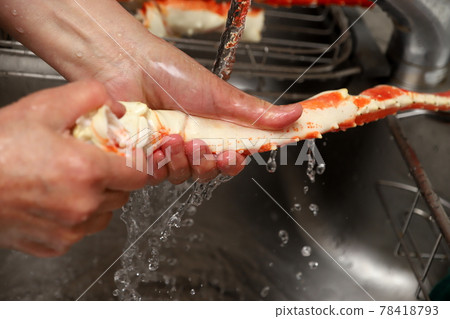 King crab cooking 78418793
