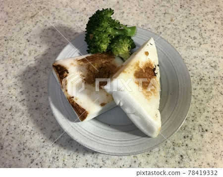 Hanpen and broccoli Hanpen and broccoli 78419332