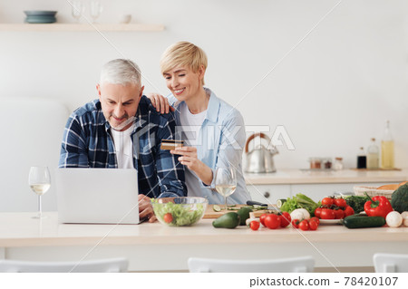 Order online, buy products and pay for service in internet Order online, buy products and pay for service in internet 78420107