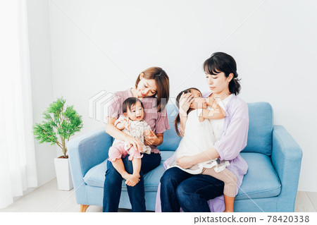 Parenting moms gathering at home Parenting moms gathering at home 78420338