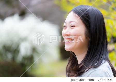 微笑的女人特寫 微笑的女人特寫 78422630
