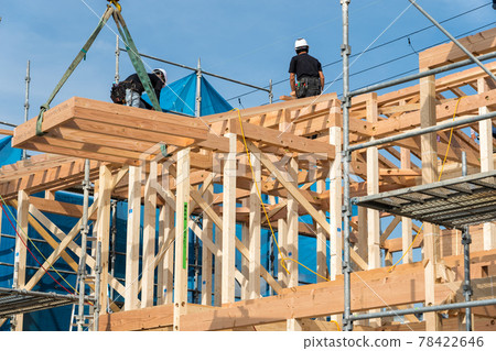 建造一座兩層樓的木屋 78422646