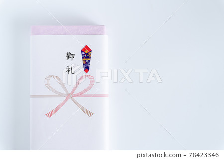 一份帶有感謝紙的禮物 78423346