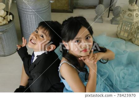 Shichigosan, siblings in dresses and suits, children's wedding 78423970
