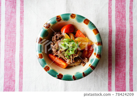 Tomato beef plate 78424209