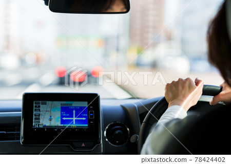 Driving using car navigation system car audio [Car life everyday] 78424402