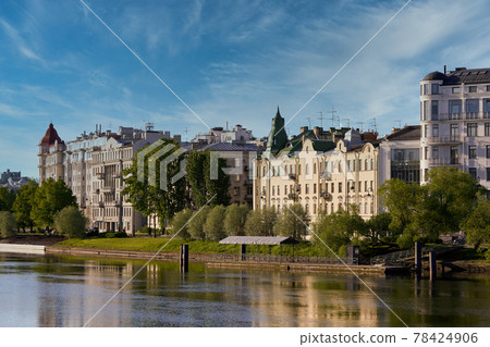 Houses on the embankment are reflected in Srednyaya Nevka river of Petersburg Houses on the embankment are reflected in Srednyaya Nevka river of Petersburg 78424906