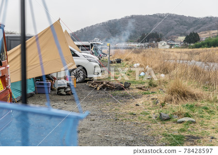[Immediately after the completion of the auto camp setup, the state of the neighbor] 78428597