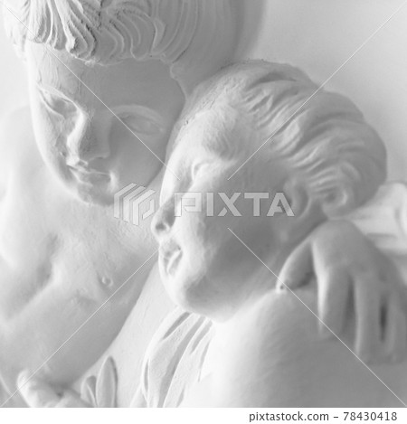 Statue of cherubs Statue of cherubs 78430418